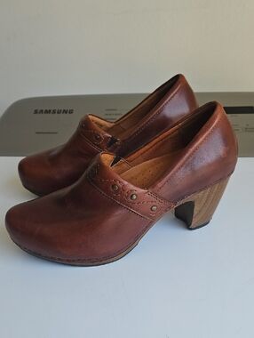 Dansko Riki Clogs Studded Top Stitching Cognac Distressed Brown Mules Women 41
